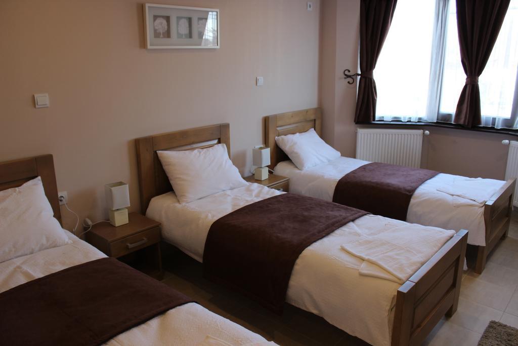 Alice Panzio Gold Bed and Breakfast Kalocsa Δωμάτιο φωτογραφία