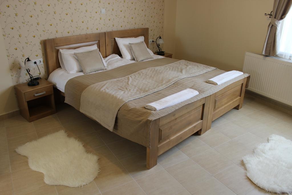 Alice Panzio Gold Bed and Breakfast Kalocsa Δωμάτιο φωτογραφία