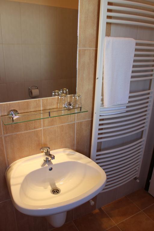 Alice Panzio Gold Bed and Breakfast Kalocsa Δωμάτιο φωτογραφία