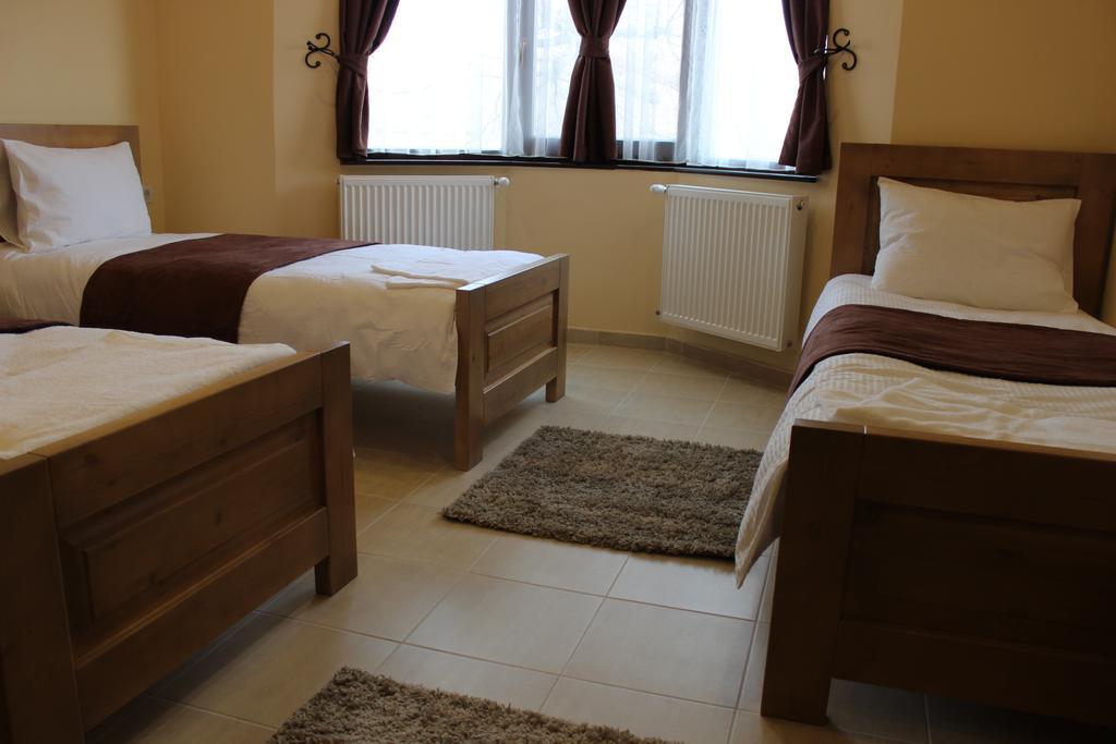 Alice Panzio Gold Bed and Breakfast Kalocsa Δωμάτιο φωτογραφία