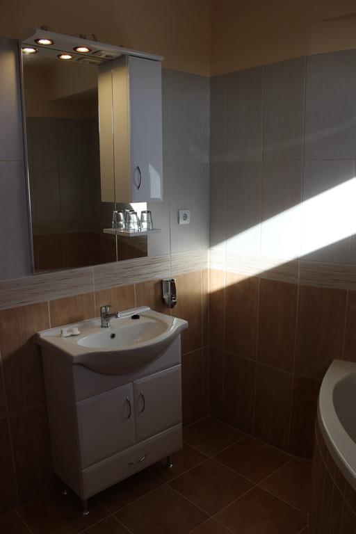 Alice Panzio Gold Bed and Breakfast Kalocsa Δωμάτιο φωτογραφία